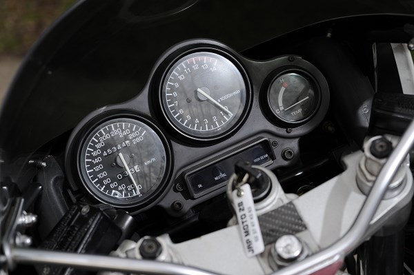 Moto classique : Yamaha FZR 750, belle inconnue