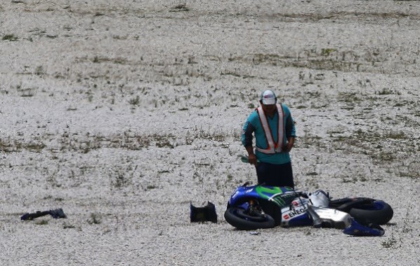 Jorge Lorenzo pulvérise sa Yamaha durant les essais Michelin