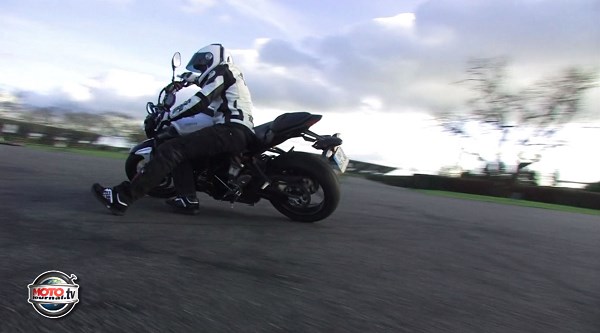 Essai vidéo de la Yamaha MT-07 : du stunt, du drift... et des bébés animaux !