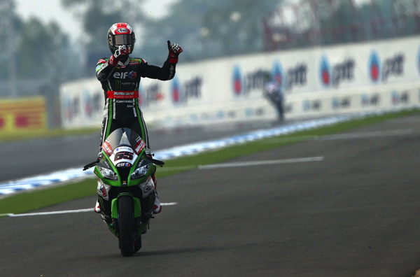 Jonathan Rea remporte le doublé lors du Superbike de Thaïlande. (Photo Gold and Goose)