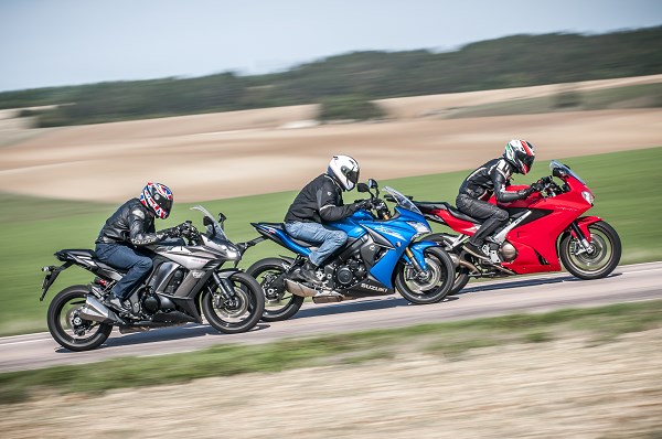 Comparatif motos sport-GT : Kawasaki Z 1000 SX ABS, Honda VFR 800 F et Suzuki GSX-S 1000 F (Photo Alex Krassovsky)