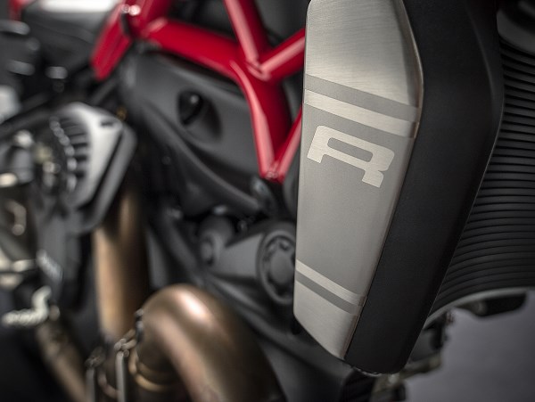Ducati dévoile une partie de la future Monster 1200 R 2016.